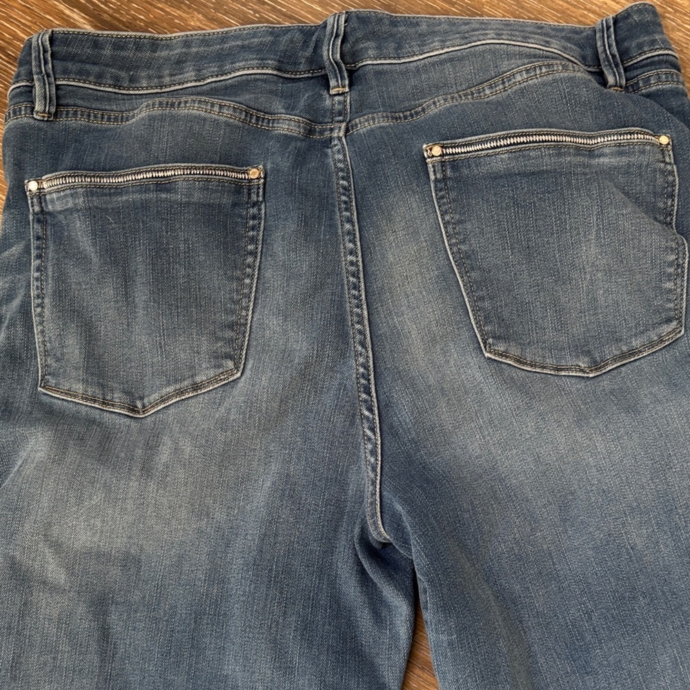 White House Black Market Distressed Blue relaxed Jeans 12L - Picture 10 of 13